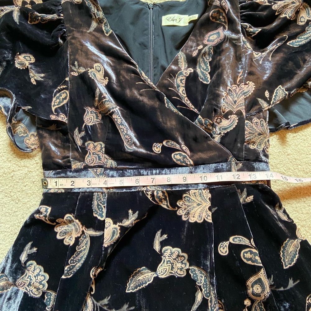 Eliza J Plum Paisley Velvet Cape Sleeve Size 6p - Picture 10 of 15